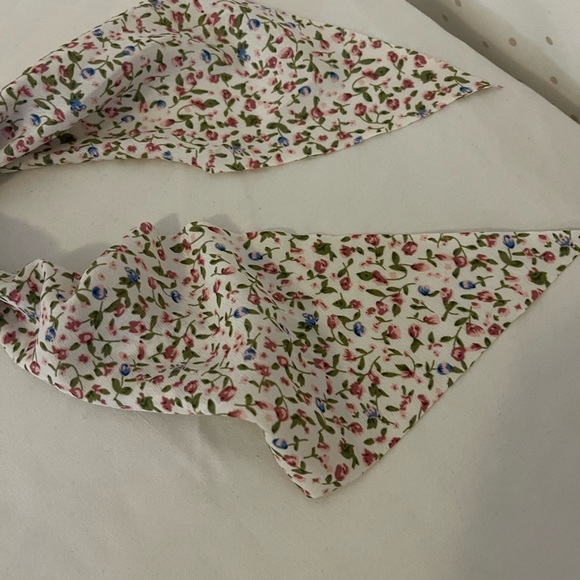 Women’s Accessories Hair Scrunchie White Flower Pattern - Picture 7 of 9